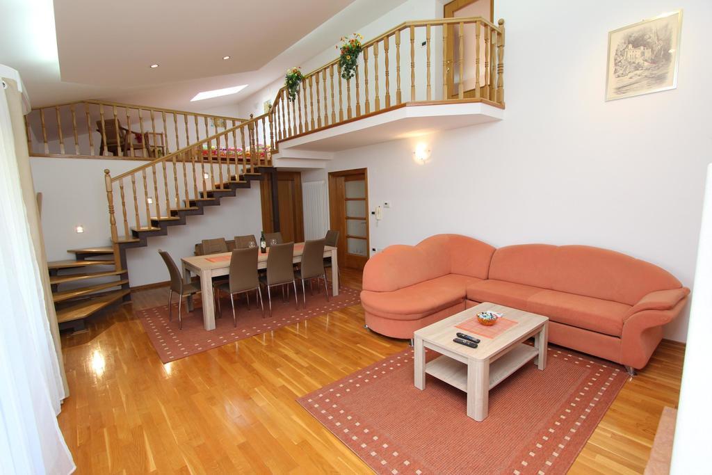 Apartment Villa Nera プーラ 部屋 写真